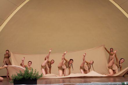 Uczestnicy pokazów tanecznych